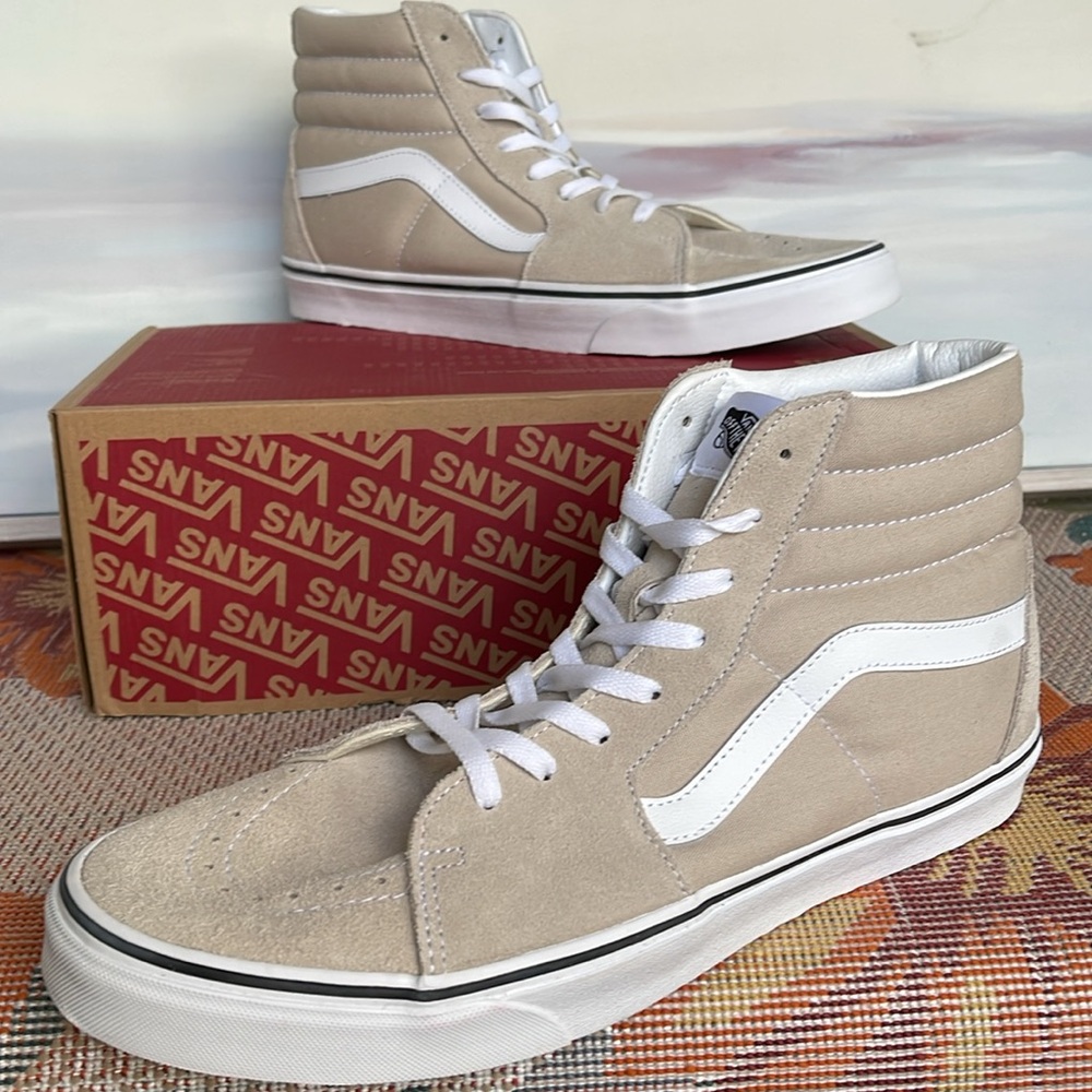 Vans WMNS Sk8-Hi
Color Theory French Oak
VN0005U9BLL
Sneakers